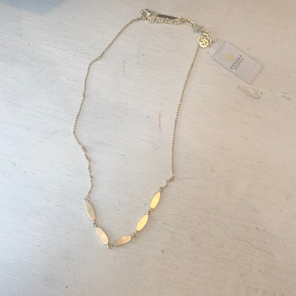Kendra Scott Jewelry - NWT Kendra Scott fern short gold necklace